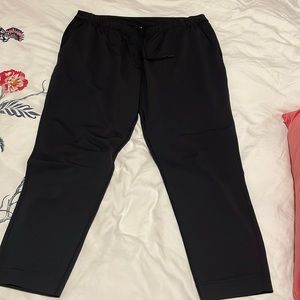 Lululemon joggers. Black L/XL cropped